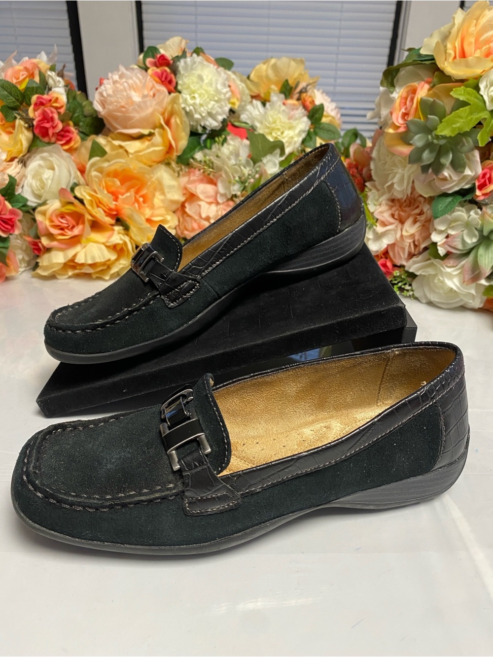 Naturalizer Camille Black Suede Chain Comfort Loafers US 7.5M Leather Flats